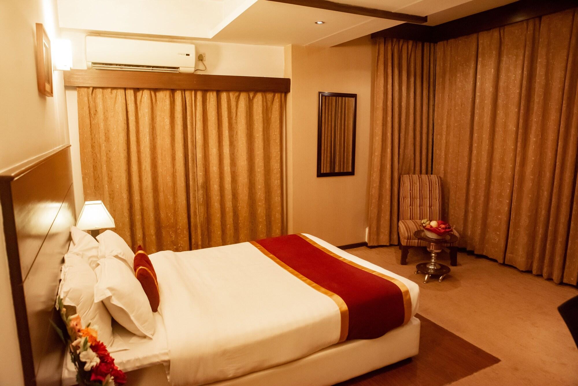 Grand Oriental Hotel Дака Екстериор снимка